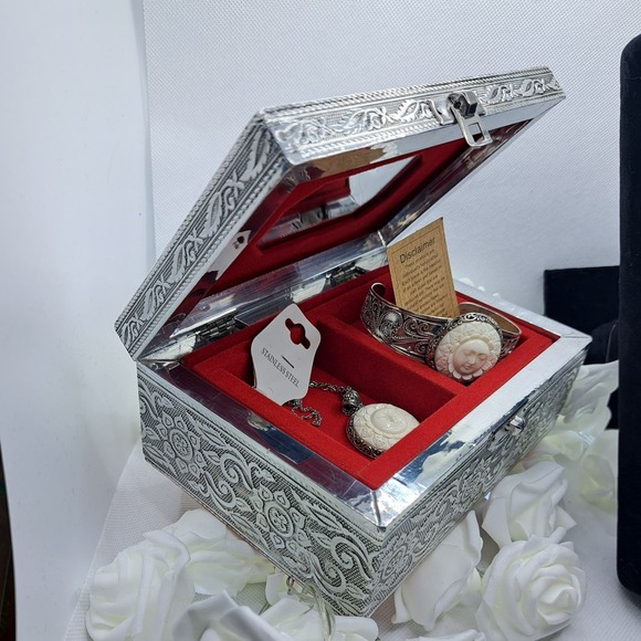 Bali Goddess Carved Cuff Bracelet and Pendant Sterling Silver with Jewelry box - Picture 12 of 13